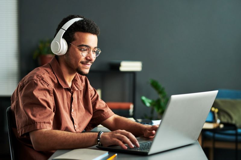 Online coached courses in digital marketing, SEO, social media marketing, content marketing, AI optimization, and analytics with Matt Bailey, founder and lead instructor of SiteLogic